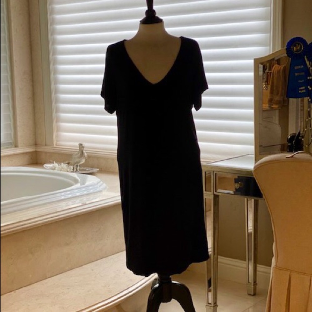 Black basic dress. XL